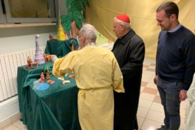 «Il “Don Guanella” è sempre più nel cuore dei perugini». Il cardinale Bassetti  ha visitato il presepe vivente dell’Opera guanelliana sorta sessanta anni fa