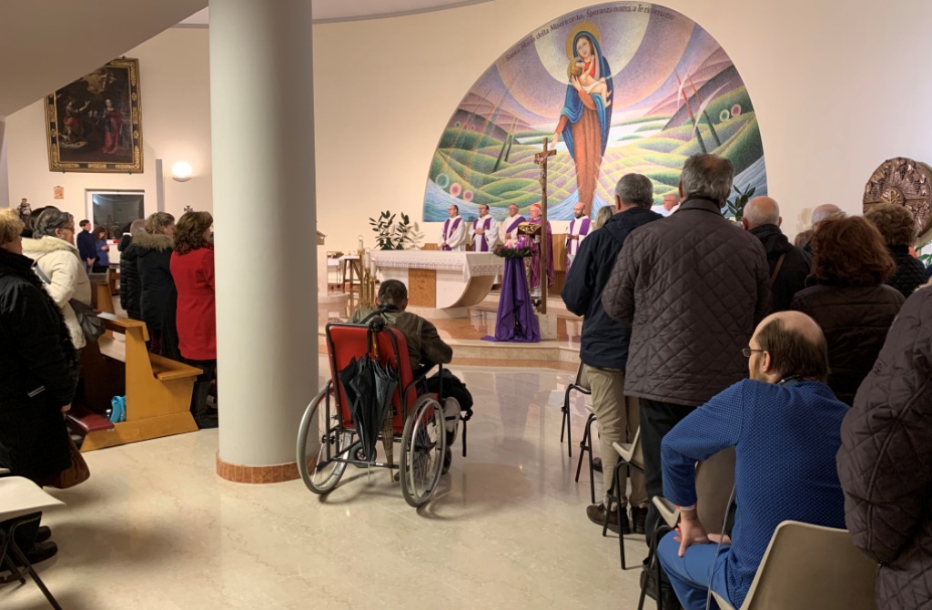 L’augurio natalizio del cardinale Bassetti alla «grande comunità composita» dell’Ospedale di Santa Maria della Misericordia