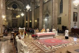 La celebrazione eucaristica con il canto del Te Deum di Ringraziamento in cattedrale  presieduta dal cardinale arcivescovo Gualtiero Bassetti. Il presule all’omelia: «Sia questo per noi un tempo di riflessione e di preghiera per guardare alla nostra vita»