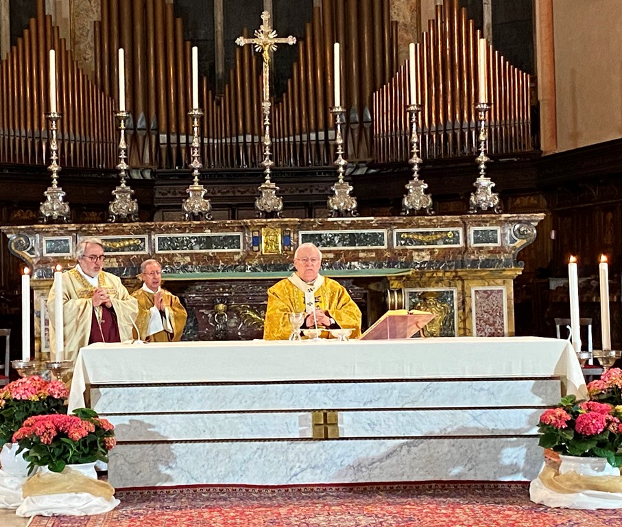 Celebrazione eucaristica della Notta di Pasqua in cattedrale. Il cardinale Bassetti nell’omelia (testo integrale): «Cristo Risorto ci aiuta ad uscire fuori dal sepolcro del nostro egoismo»