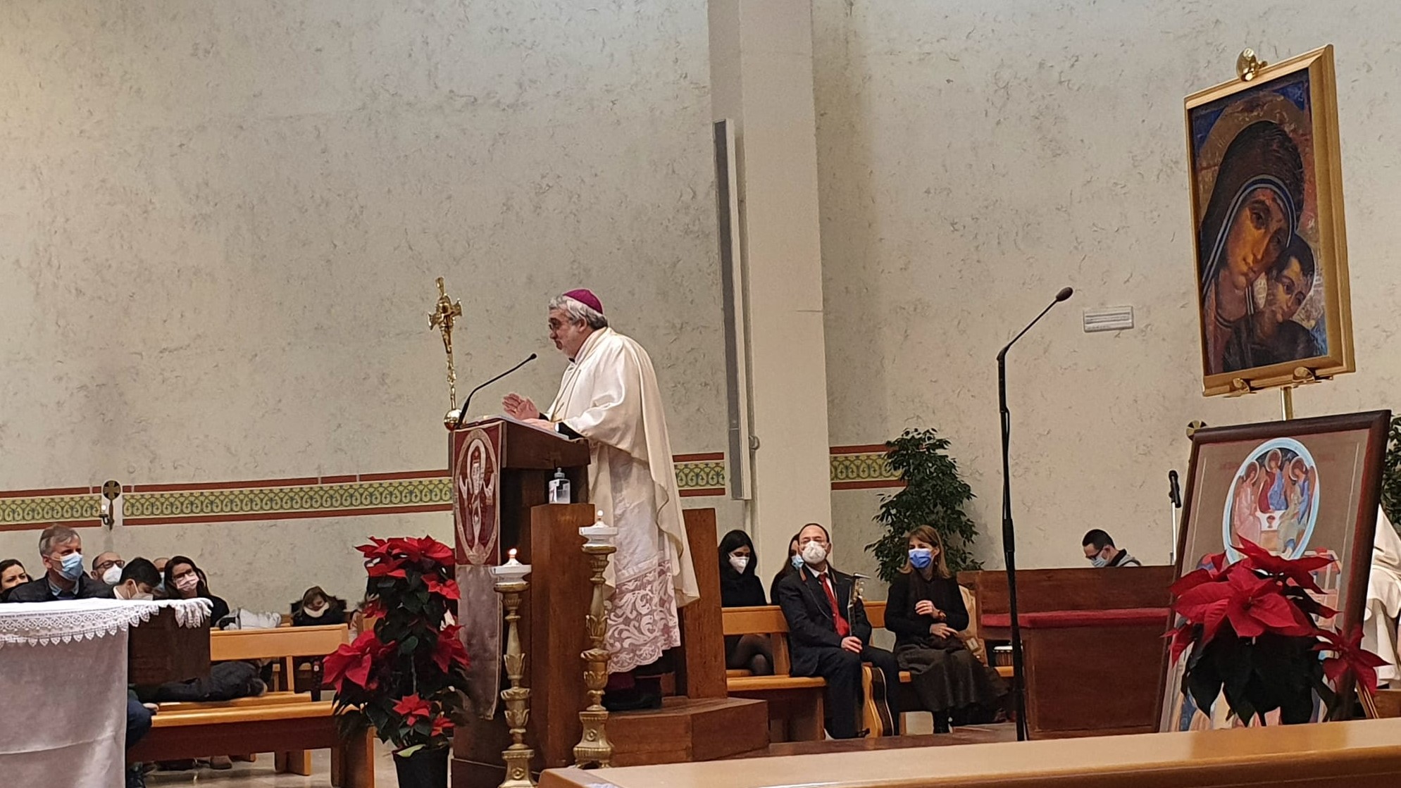 Celebrata la memoria liturgica della Santa Famiglia di Nazareth. Il vescovo ausiliare mons. Salvi: «La famiglia è lo spazio della normalità della vita e della fede. Non è nei discorsi, non è nei pensieri e neanche nei sentimenti che si sviluppa il disegno di salvezza di Dio: ma è nelle circostanze quotidiane»