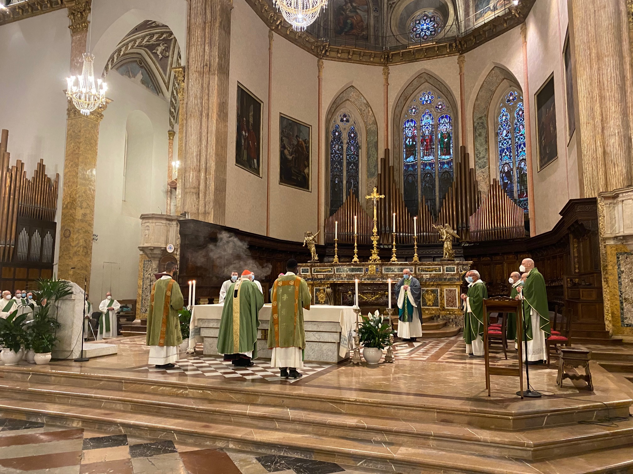 Celebrazione eucaristica d’inizio del cammino sinodale in cattedrale. Il cardinale Bassetti: “Il Sinodo e il cammino sinodale sono un’opportunità e una sfida… Vale la pena provarci, occorre in primo luogo pregare, perché non si debba dire che abbiamo sprecato la nostra occasione, l’occasione di una vita!