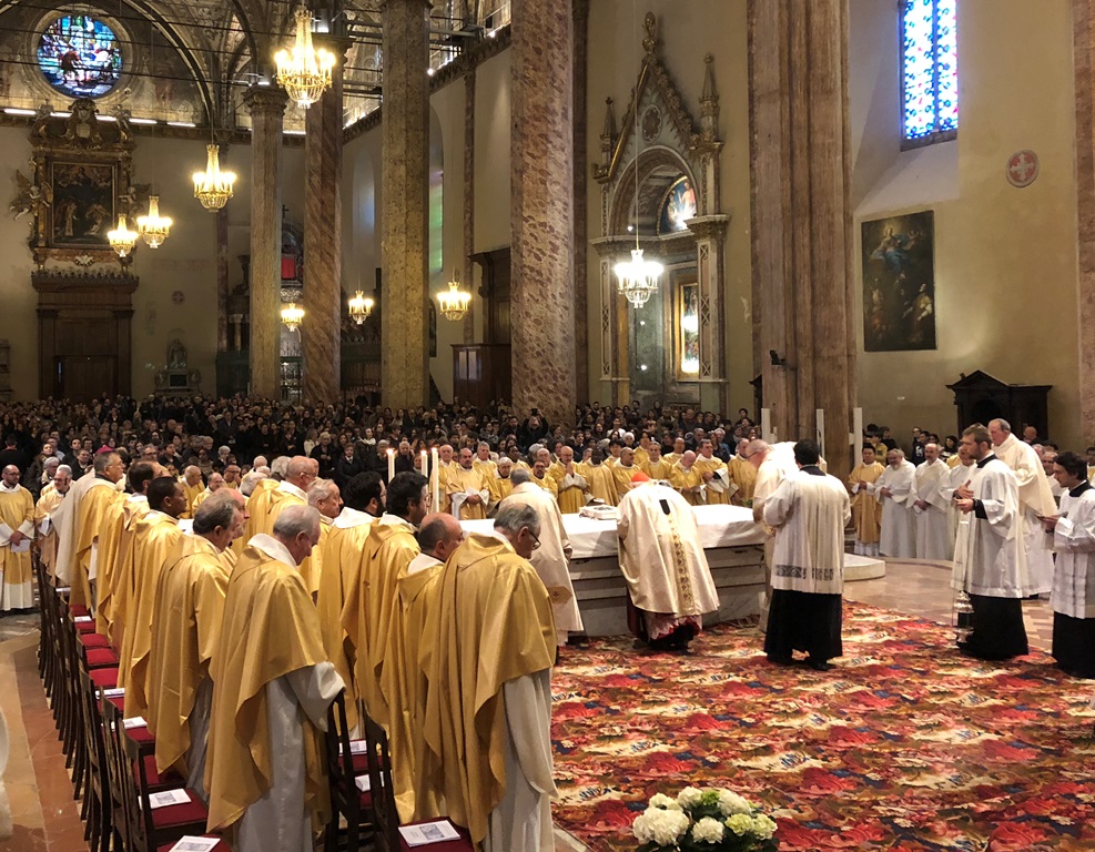 Domenica 17 ottobre, in cattedrale, la celebrazione eucaristica d’inizio cammino sinodale presieduta dal cardinale Gualtiero Bassetti. Il presule: “Prepariamoci con la preghiera e con piena disponibilità d’animo a questo tempo di grazia che si apre dinanzi a noi”