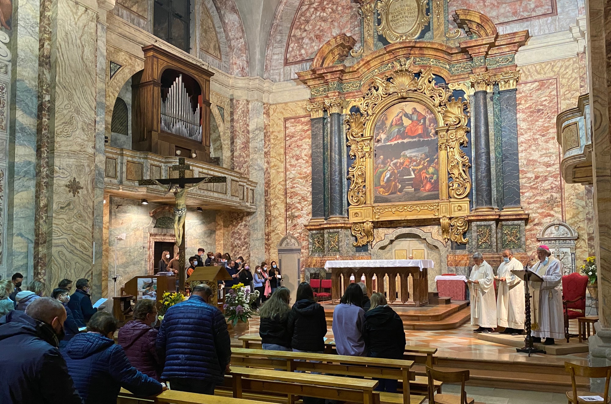 Dalla Veglia diocesana per la Giornata mondiale missionaria l’invito a essere “testimoni e profeti”. Il vescovo ausiliare mons. Salvi: “In tutti i battezzati c’è una vocazione missionaria”