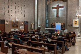 La Veglia di preghiera d’Avvento dei giovani nelle sette Zone pastorali dell’Archidiocesi dedicata al passo del Vangelo di Luca: “Oggi si compie quell’annuncio”. Il cardinale Bassetti ai giovani: “O cambiamo, io per primo, oppure il Natale sarà una tradizione bella che passerà come tutte le altre”