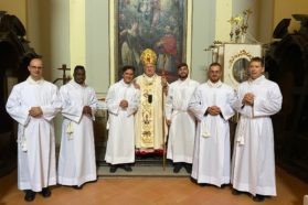 Il seminarista Emmanuel John Olajide Boluwatife sarà ordinato sacerdote dal cardinale Bassetti, in cattedrale, nella Solennità dell’Immacolata. Diocesi in festa per il sesto neo giovane sacerdote del 2021