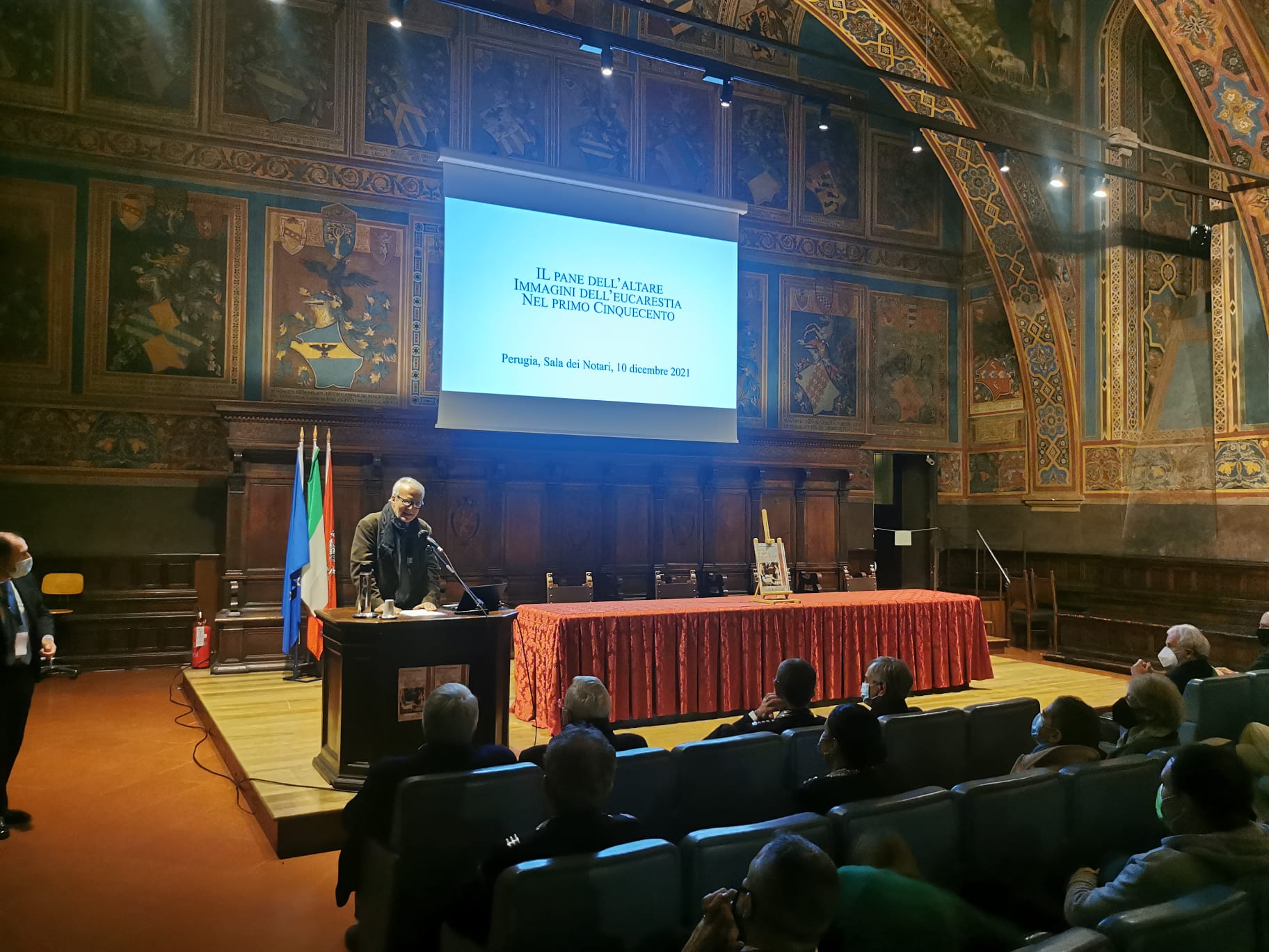 Svolto il secondo appuntamento del ciclo ‘Le opere d’arte raccontano. Percorsi verso gli anniversari di Perugino e Signorelli’. Relatore il prof. Antonio Natali, già direttore degli Uffizi, ‘Il pane dell’altare. Immagini dell’Eucarestia nel primo Cinquecento’