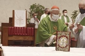 Celebrata la “Domenica della Parola” nella chiesa parrocchiale di San Sisto. Il cardinale Bassetti: «Noi uomini abbiamo bisogno della Parola di Dio trasmessa nella forma della Bibbia»