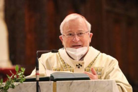 Il cardinale Gualtiero Bassetti, negativo al Covid-19, riprende la sua attività dal 6 gennaio, solennità dell’Epifania del Signore, con l’Ammissione all’Ordine Sacro, in cattedrale, di un seminarista. Annullata la Sacra rappresentazione dell’arrivo dei Magi presso la parrocchia di Ferro di Cavallo promossa dall’Ufficio diocesano per la famiglia in ottemperanza alle norme anti Covid-19