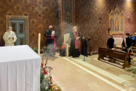 Con la celebrazione dei Primi Vespri ha avuto inizio la festa del Santo Patrono Costanzo, vescovo e martire. Il cardinale Gualtiero Bassetti: “Senza storia un popolo non vive”