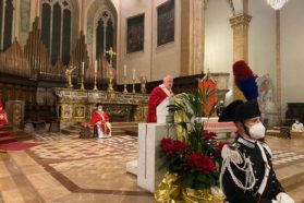 Festa di San Costanzo, vescovo e martire, patrono della città di Perugia e dell’Archidiocesi. L’omelia del cardinale Bassetti: «L’amore cristiano, se è autentico, coincide sempre con il dare e comunicare vita».