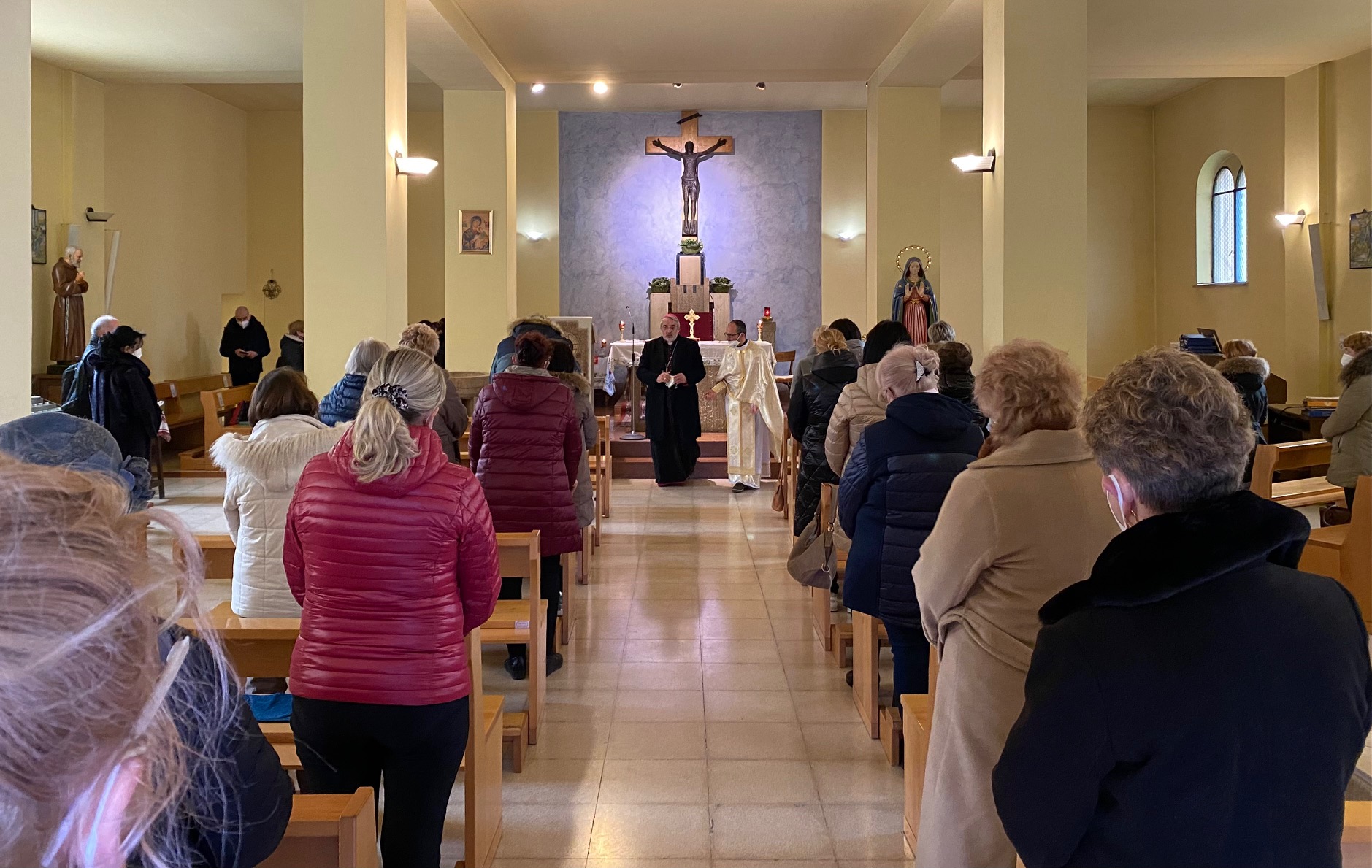 Il vescovo ausiliare mons. Marco Salvi ha incontrato la comunità ucraina di rito greco-cattolico. Il presule: “Siamo vivici al martirio subito dalla vostra Ucraina”. Il cardinale Gualtiero Bassetti, Mercoledì delle Ceneri, con gli ucraini perugini