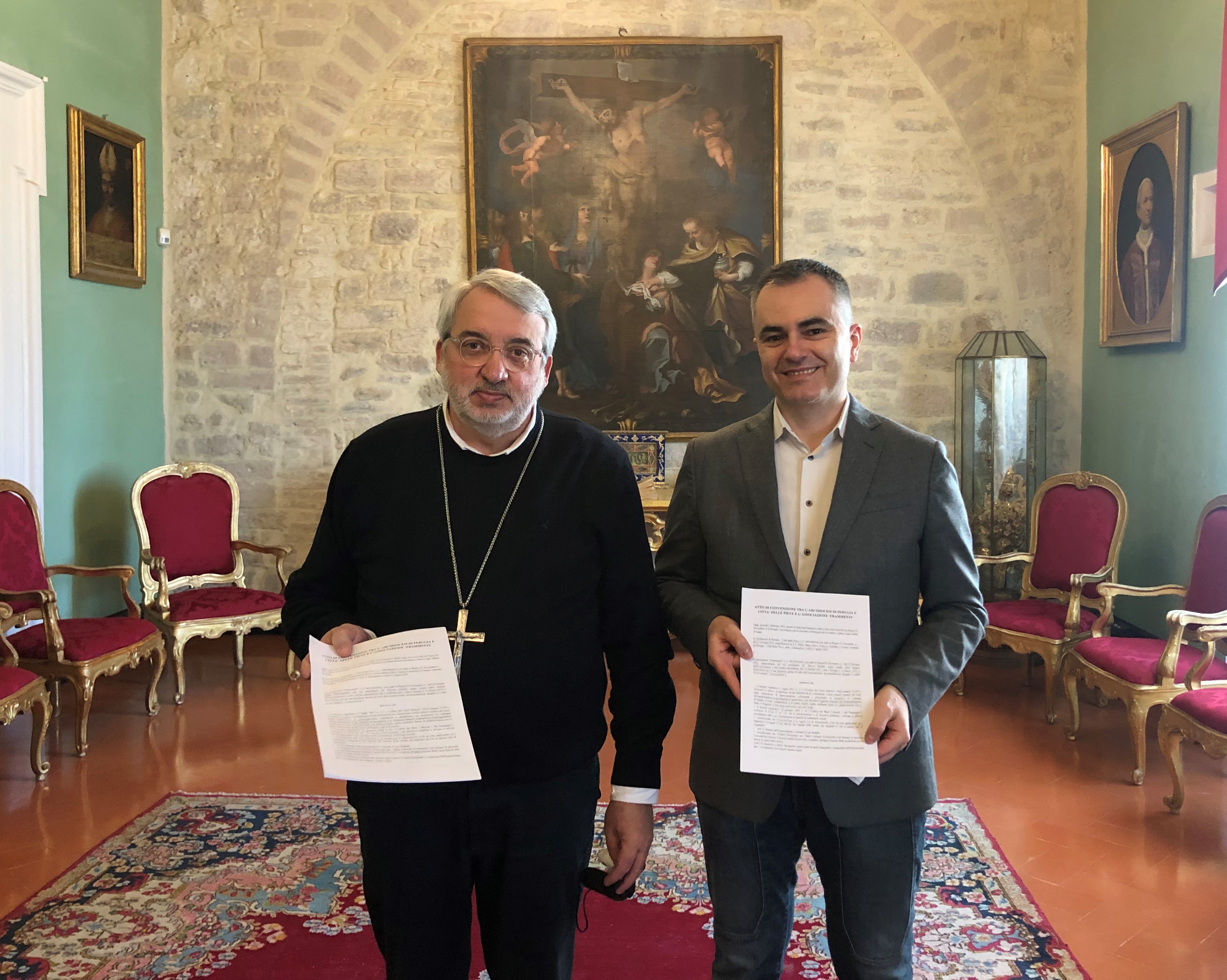 Firmata la convenzione tra l’Archidiocesi e l’Associazione “Frammenti” per la maggiore conoscenza e valorizzazione del patrimonio storico-artistico ecclesiastico. In corso di elaborazione una serie di progetti anche formativi per volontari in vista del V centenario della morte del Perugino (1523-2023), al fine di aprire molte chiese spesso chiuse o poco fruibili