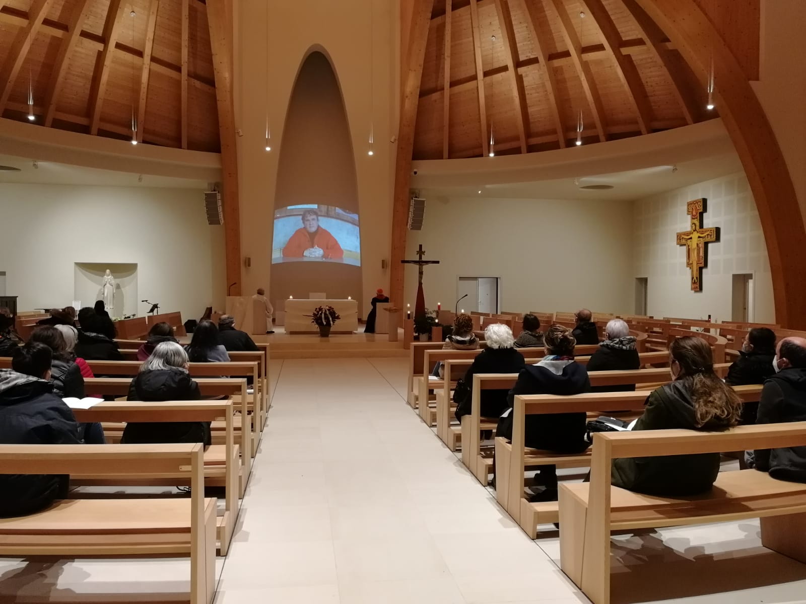 Celebrata la 30a Giornata in memoria dei missionari martiri con la veglia di preghiera guidata dal cardinale Gualtiero Bassetti. Il presule: «Il Signore non è un sonnifero per stare tranquilli… La vita cristiana è seguire Cristo fino alla Croce, quindi fino al martirio fecondo di vita».