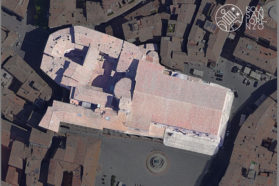 Dieci giovani della Youth Conference del progetto “Care Leavers” all’“Isola di San Lorenzo” del Museo del Capitolo della Cattedrale. Il vescovo ausiliare mons. Marco Salvi: «essere costruttori  di speranza anche con l’arte e la sua bellezza»