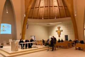 La Chiesa diocesana in cammino sinodale. La soddisfazione del cardinale Gualtiero Bassetti  per il cammino iniziato e finora compiuto con l’ascolto anche dei ‘lontani’. Il presule: “Io credo che questa sia la nuova evangelizzazione”