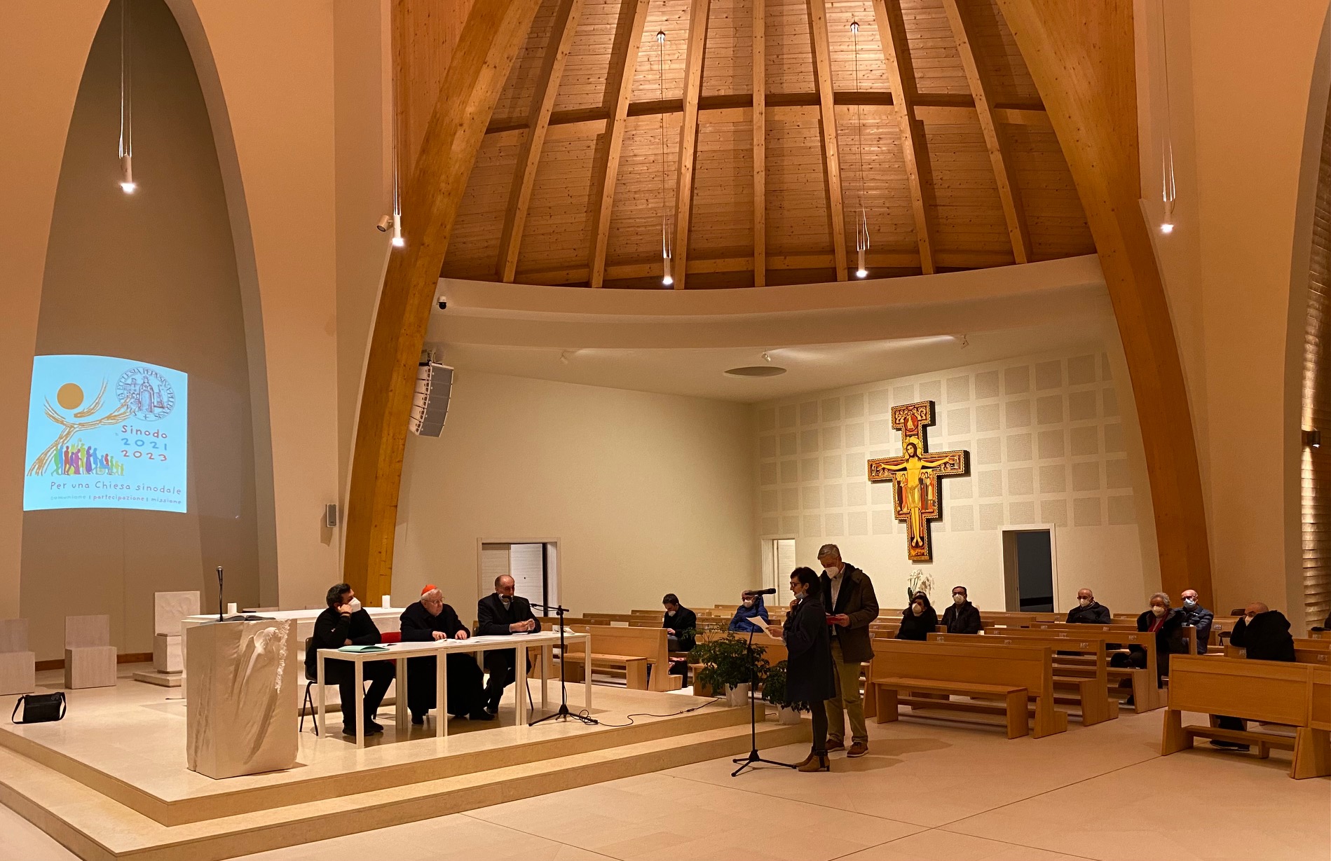 La Chiesa diocesana in cammino sinodale. La soddisfazione del cardinale Gualtiero Bassetti per il cammino iniziato e finora compiuto con l’ascolto anche dei ‘lontani’. Il presule: “Io credo che questa sia la nuova evangelizzazione”