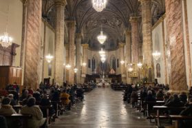 Perugia: Celebrata la veglia di preghiera diocesana per la pace in Ucraina.  Il cardinale Gualtiero Bassetti agli ucraini presenti in città: «La nostra Chiesa perusino-pievese  vi è madre» e «l’Umbria possa essere per voi terra di speranza»