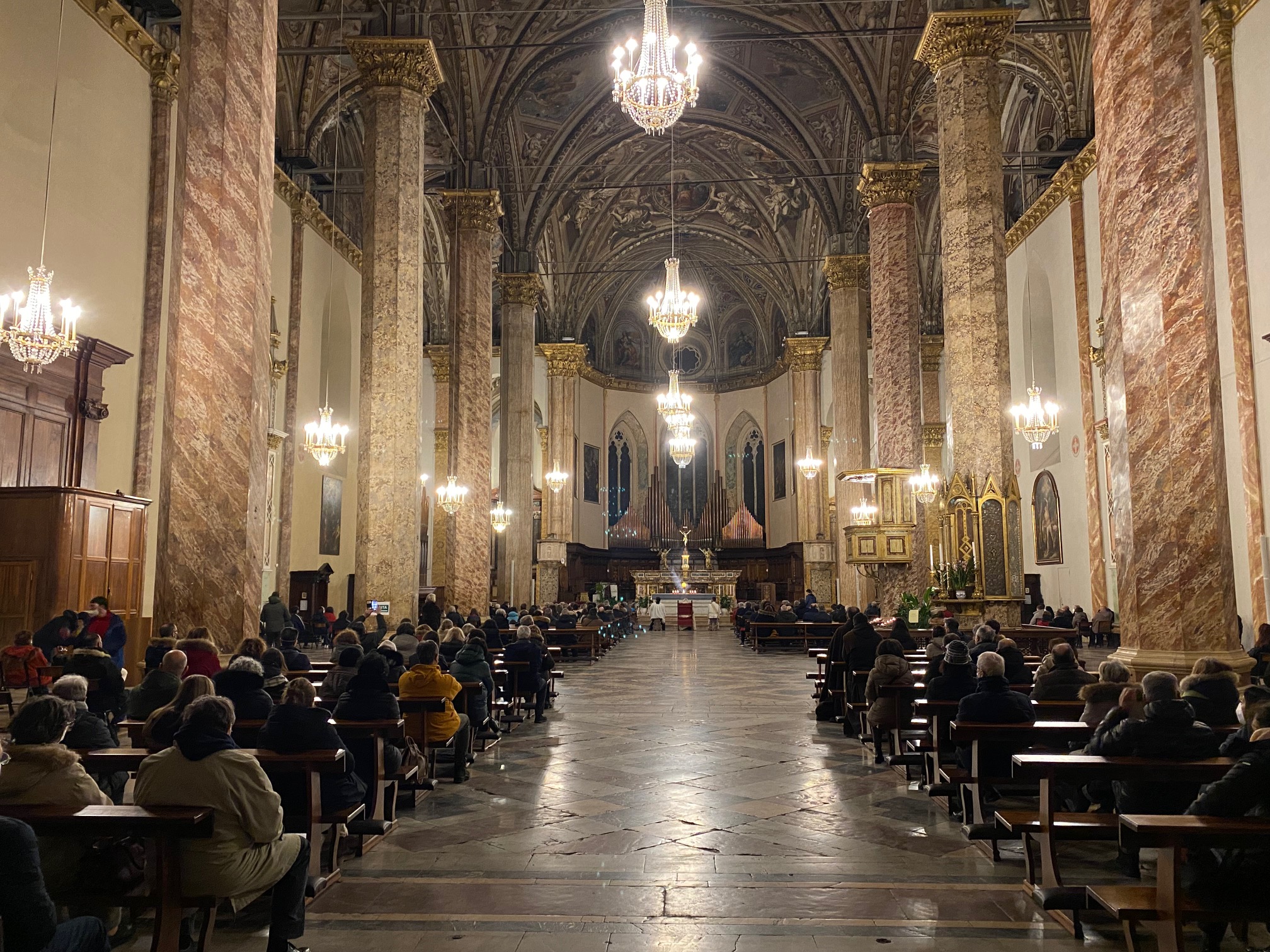 Perugia: Celebrata la veglia di preghiera diocesana per la pace in Ucraina. Il cardinale Gualtiero Bassetti agli ucraini presenti in città: «La nostra Chiesa perusino-pievese vi è madre» e «l’Umbria possa essere per voi terra di speranza»