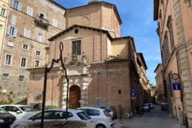 La Confraternita della Misericordia fa suo l’invito ad ospitare una famiglia ucraina. E’ accolta in un appartamento in centro. Don Marco Briziarelli, direttore Caritas: «Una scelta da sostenere e incoraggiare»