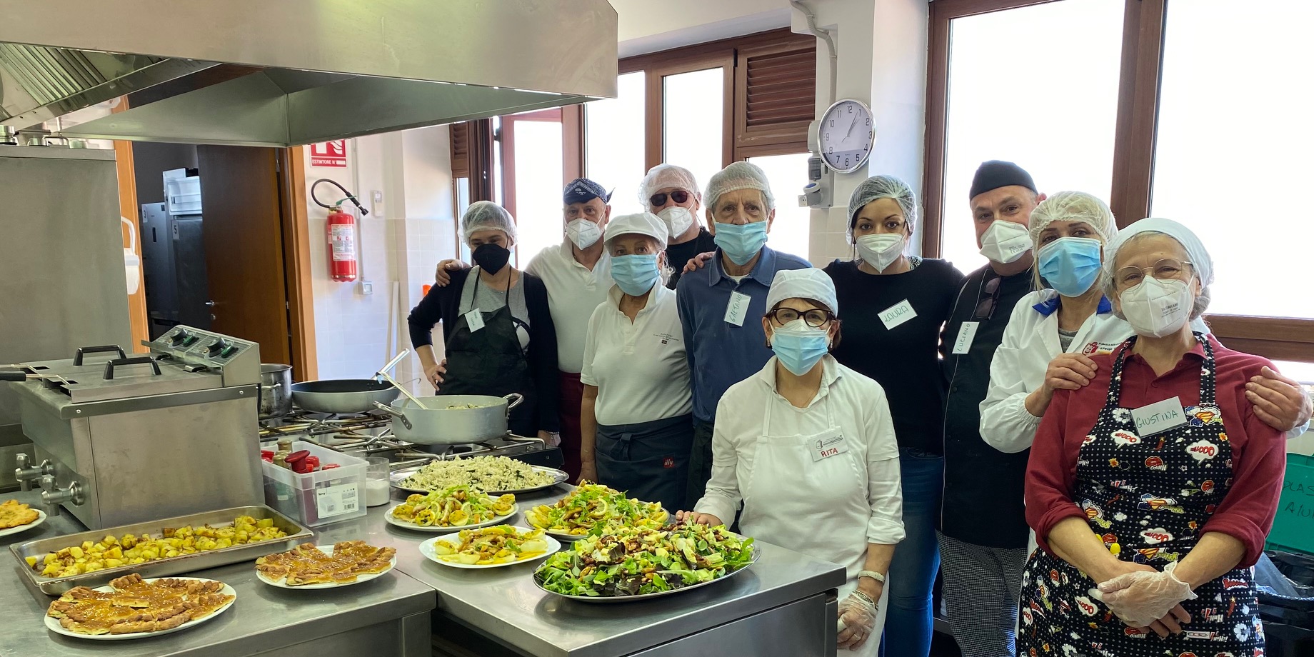 La seconda mensa Caritas si presenta alla città. Sarà inaugurata dal cardinale Bassetti venerdì 29 aprile. Ospiterà a pranzo da 50 a 75 persone accolte e servite da 28 volontari. Il direttore Caritas don Briziarelli: «Sarà una mensa aperta a tutti con priorità a poveri, anziani soli e a chi desidera condividere un pasto»