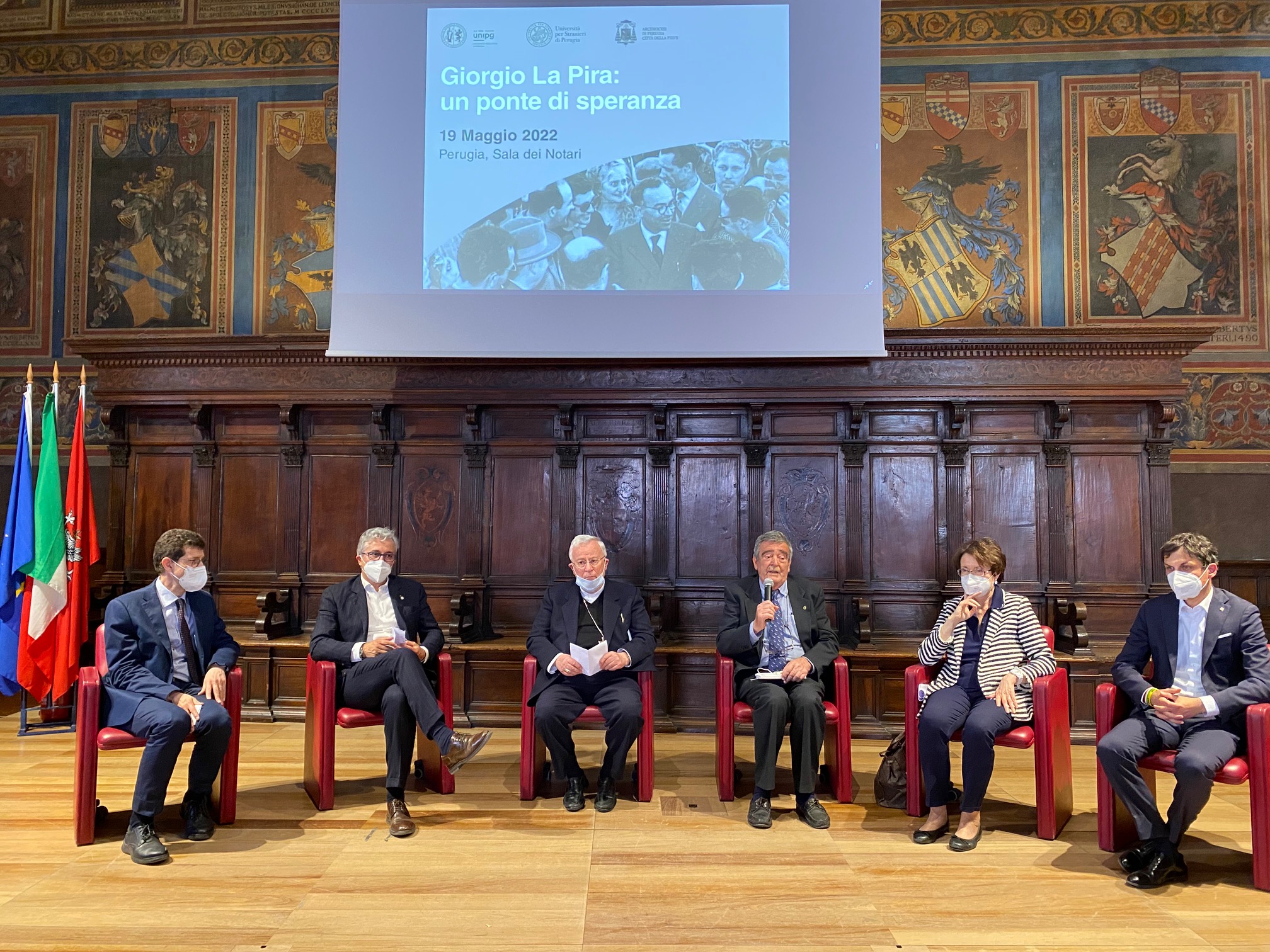 L’intervento conclusivo del cardinale Gualtiero Bassetti al convegno “Giorgio La Pira: un ponte di speranza” promosso da Archidiocesi, Università degli Studi e Università per Stranieri
