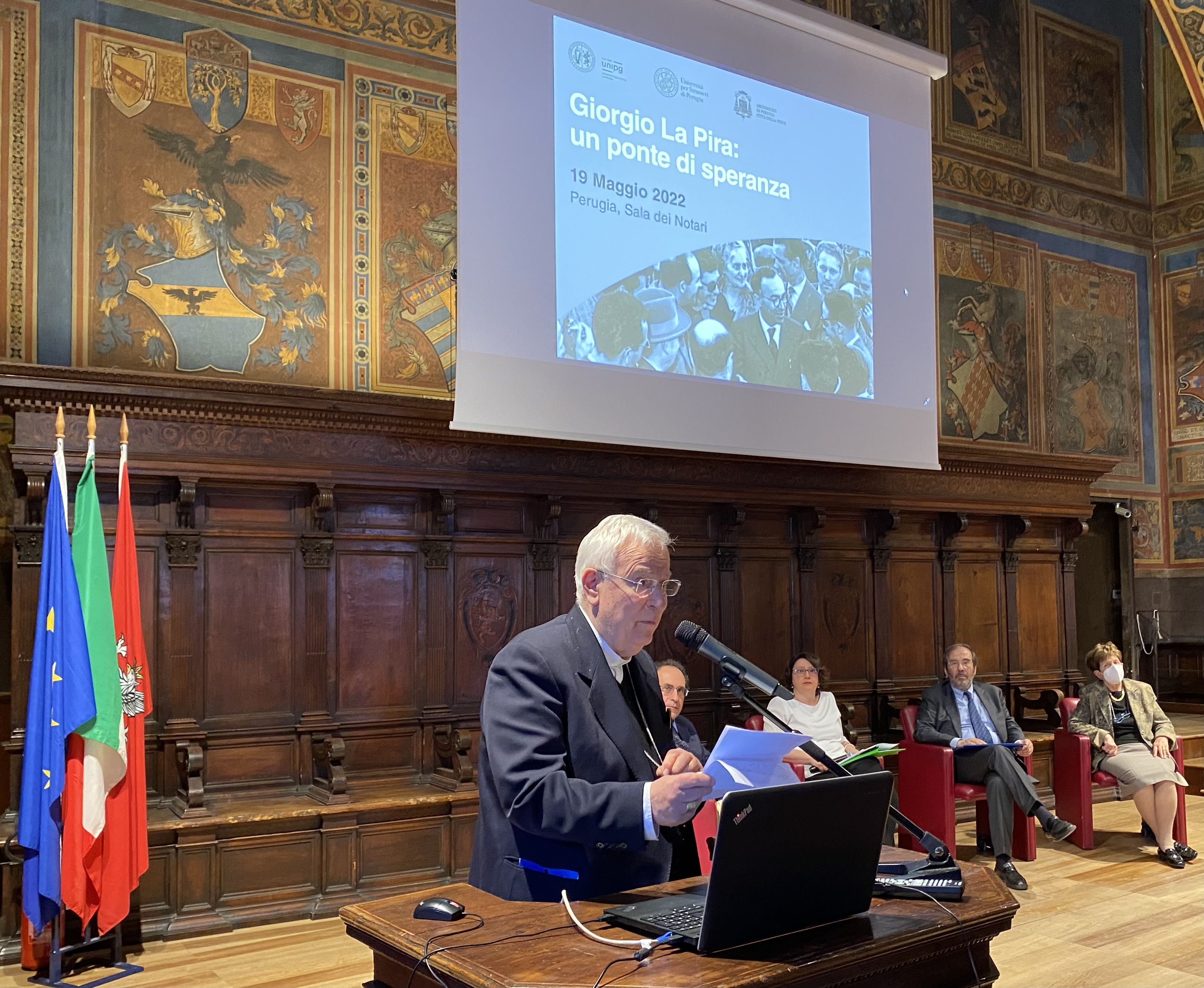 Il cardinale arcivescovo Gualtiero Bassetti ha annunciato la rinuncia alla guida dell’Archidiocesi al termine del convegno di studi sulla figura di Giorgio La Pira. «Dal 27 maggio in poi sarà vescovo emerito»