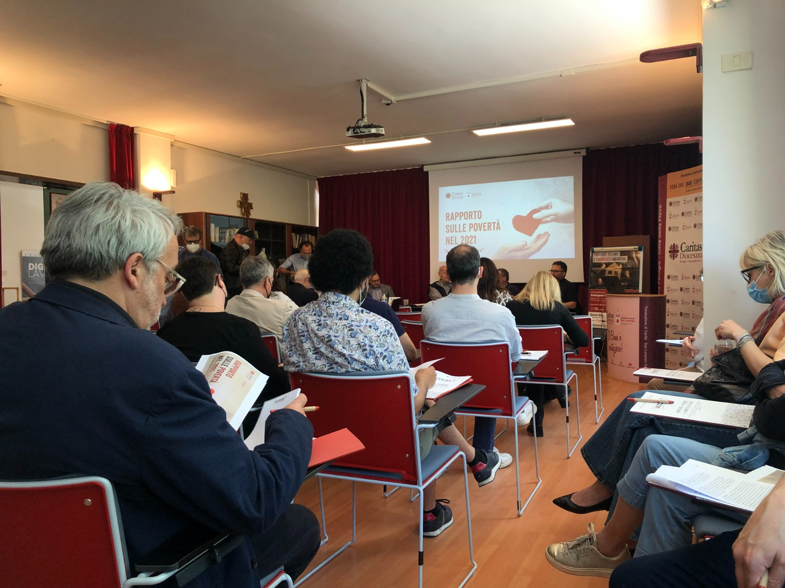 Presentato il 7° Rapporto diocesano sulla povertà a cura dell’Osservatorio Caritas dal titolo “Prendiamoci cura”. Il Rapporto 2021 preannuncia anche un 2022 molto impegnativo per il costante aumento delle richieste di aiuti