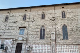 Il restauro delle facciate del complesso monumentale della cattedrale di San Lorenzo. Il presidente del Capitolo dei Canonici mons. Fausto Sciurpa:  «Piena soddisfazione per il risultato raggiunto che ha restituito una rinnovata vitalità, luminosità, leggibilità della composita tessitura architettonica della cattedrale»