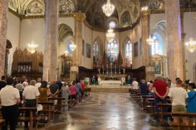 In tanti all’Incontro delle famiglie. Il vescovo ed amministratore diocesano mons. Marco Salvi: «prendete sempre più coscienza dell’importanza che la famiglia ha nella Chiesa e nella società»