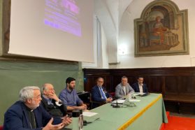 Presentato l’evento culturale di rilevanza nazionale “La lunga notte delle chiese”. Protagoniste della notte bianca delle chiese perugine: la cattedrale di San Lorenzo,  San Fortunato, Sant’Agostino e il suo Oratorio e il tempietto di San Michele Arcangelo. L’amministratore diocesano mons. Salvi: «Una possibilità di incontro e di conoscenza per scoprire  uno dei tanti volti della bellezza della creazione, in cui Dio e l’uomo si ritrovano insieme»