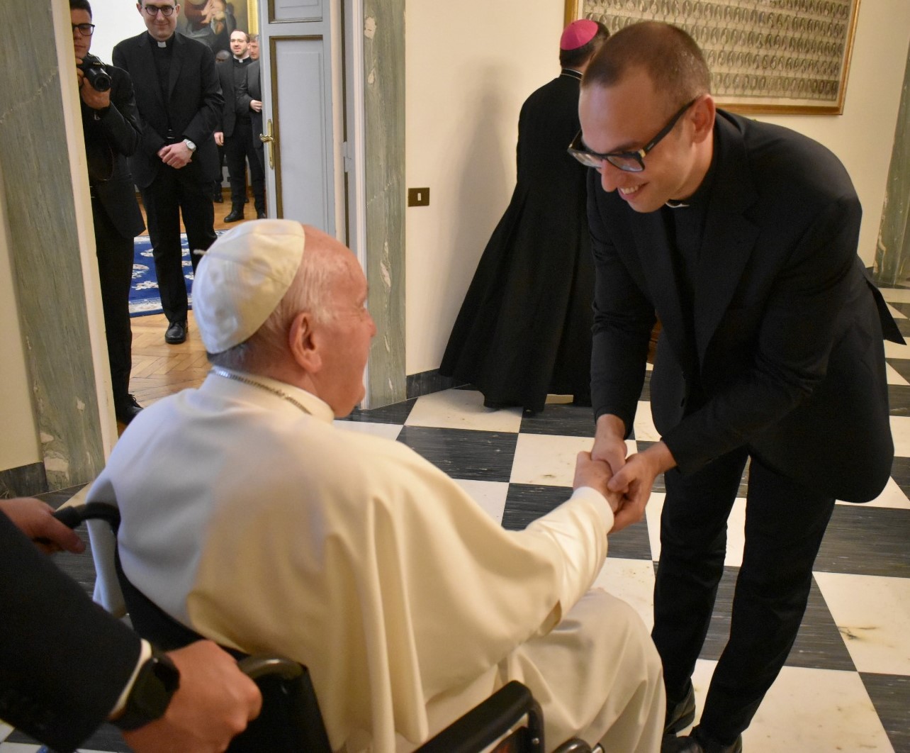 Don Giosuè Busti, giovane sacerdote perugino in missione diplomatica in Nuova Zelanda, come addetto alla Nunziatura Apostolica di Wellington. Il plauso del vescovo ed amministratore diocesano Marco Salvi