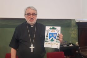 Perugia: presentato in conferenza stampa il programma ufficiale della giornata di inizio ministero pastorale dell’arcivescovo eletto don Ivan Maffeis, domenica 11 settembre, giornata che culminerà  nella cattedrale di San Lorenzo con la sua ordinazione episcopale e presa di possesso.  Il vescovo ed amministratore diocesano mons. Marco Salvi: «Prepariamoci con gioia ad accogliere  il nostro pastore don Ivan.  A lui presento una comunità ecclesiale viva e vivace,  ricca di belle esperienze che annunciano e testimoniano il Vangelo di Cristo.  Viviamo questo tempo di attesa ringraziando il Signore per il dono del nuovo arcivescovo»