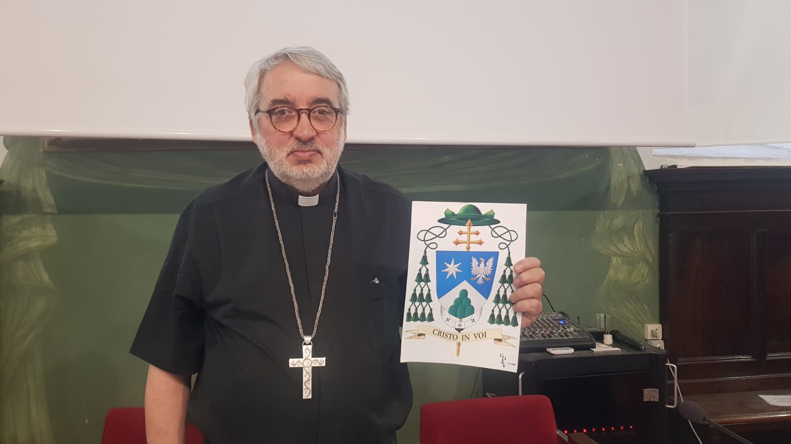 Perugia: presentato in conferenza stampa il programma ufficiale della giornata di inizio ministero pastorale dell’arcivescovo eletto don Ivan Maffeis, domenica 11 settembre, giornata che culminerà nella cattedrale di San Lorenzo con la sua ordinazione episcopale e presa di possesso. Il vescovo ed amministratore diocesano mons. Marco Salvi: «Prepariamoci con gioia ad accogliere il nostro pastore don Ivan. A lui presento una comunità ecclesiale viva e vivace, ricca di belle esperienze che annunciano e testimoniano il Vangelo di Cristo. Viviamo questo tempo di attesa ringraziando il Signore per il dono del nuovo arcivescovo»