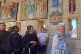 Terra Santa: Una immagine della Madonna delle Grazie della cattedrale di Perugia nella basilica dell’Annunciazione a Nazareth consegnata dal cardinale Bassetti in occasione del pellegrinaggio diocesano