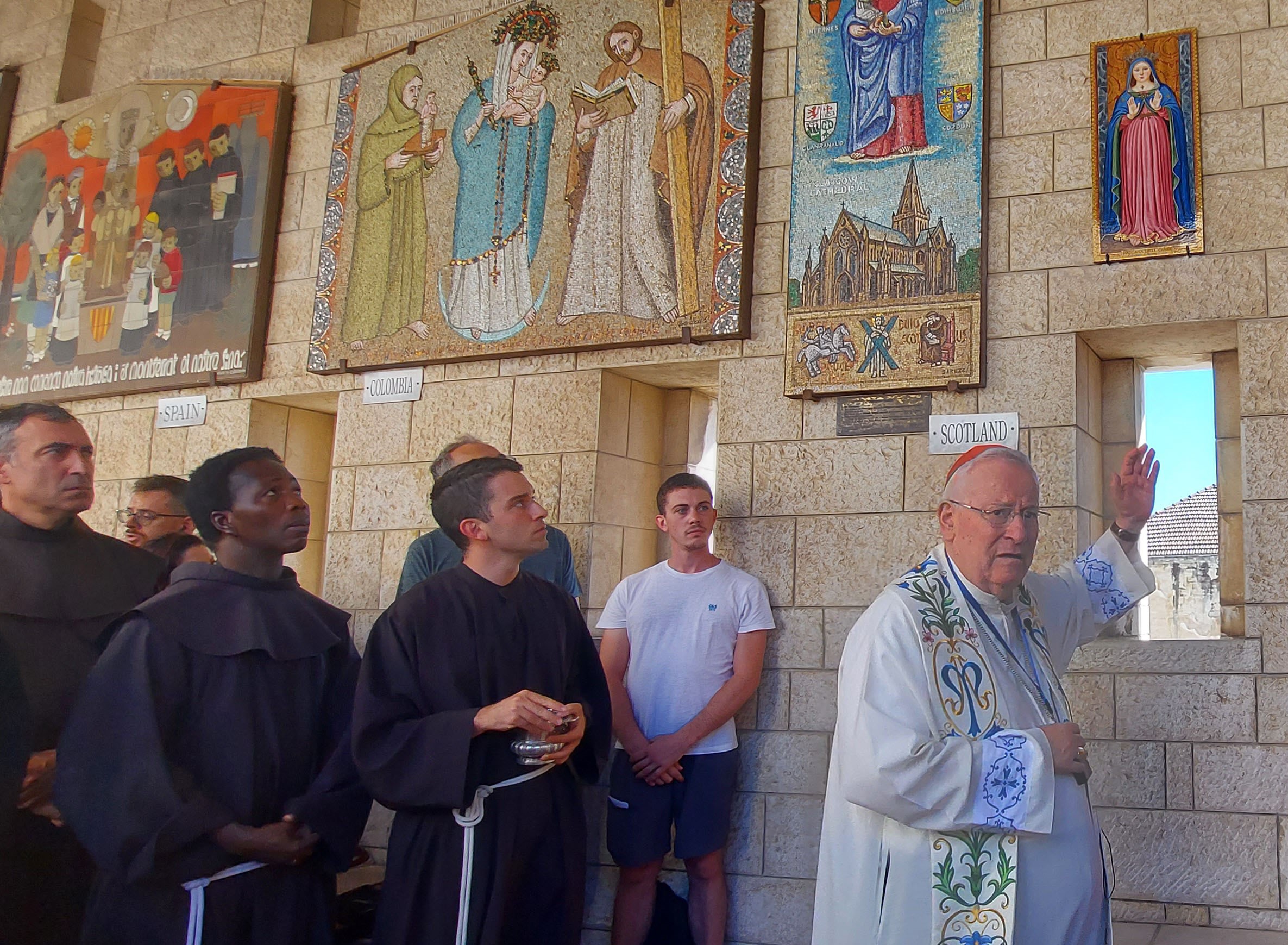 Terra Santa: Una immagine della Madonna delle Grazie della cattedrale di Perugia nella basilica dell’Annunciazione a Nazareth consegnata dal cardinale Bassetti in occasione del pellegrinaggio diocesano