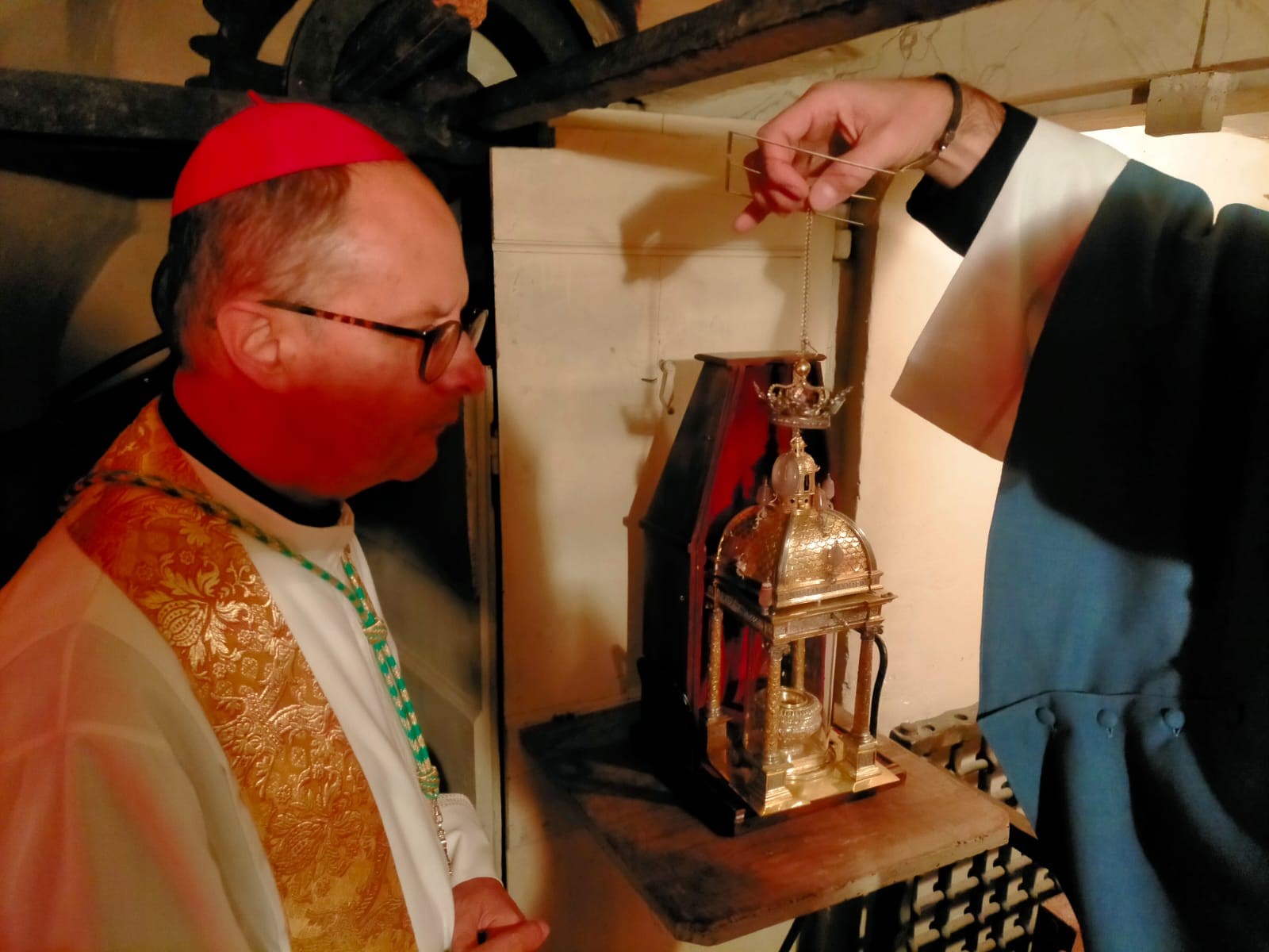 L’arcivescovo mons. Ivan Maffeis ha presieduto in cattedrale la solenne celebrazione della festa della Madonna delle Grazie. Il presule nella sua prima omelia: «Come a Cana, anche oggi la Madre della Misericordia contribuisce a restituire serenità e fiducia sulla mensa della nostra vita»