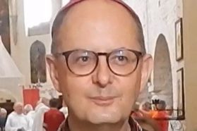 Sette incontri territoriali con quanti sono impegnati nelle attività di catechismo.  L’arcivescovo Ivan Maffeis in loro ascolto. Ad “introdurre” gli incontri la lettera di mons. Maffeis: «Anche il nostro sia un tempo abitato dalla Provvidenza del Signore»