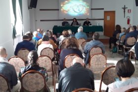 Riprendono gli incontri in presenza per coppie e famiglie con l’«obiettivo di convocare  una consulta». Ad annunciarlo i responsabili dell’Ufficio di pastorale familiare, Roberta e Luca Convito