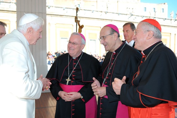 Il ricordo del cardinale Gualtiero Bassetti del Papa emerito Benedetto XVI. «Un meraviglioso testimone dell’amore cristiano. Un amore che non è sceso a compromessi con il mondo e che è stato testimoniato con semplicità, purezza e mitezza»