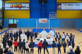 Celebrata la solennità dell’Immacolata Concezione dall’arcivescovo Ivan Maffeis presso l’Istituto “Don Bosco”, nel centenario di presenza salesiana in città (1922-2022). Il presule: «La maternità della Chiesa si esprime nel farsi accanto…, nell’offrire forme concrete di aiuto»