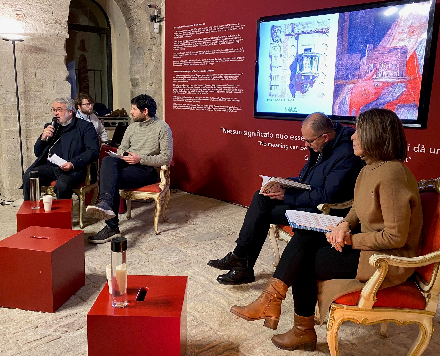 Presentati i “Tesori all’Isola” della cattedrale di San Lorenzo. La guida del complesso monumentale, il nuovo sito internet e l’esposizione natalizia di due dipinti. L’arcivescovo Ivan Maffeis: «Il museo dà voce a un progetto urbano, a una proposta di socializzazione, senza il quale non ci sarebbe città e forse la stessa esperienza ecclesiale resterebbe assai impoverita»