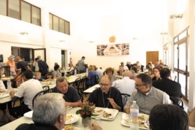 La “Giornata della Carità” nella III Domenica di Avvento dedicata  alle tante famiglie in gravi difficoltà a reperire alimenti e generi di prima necessità.  L’arcivescovo Ivan Maffeis: «Al compito di Governo, Regione e Comuni,  è indispensabile che si unisca anche la nostra solidarietà».
