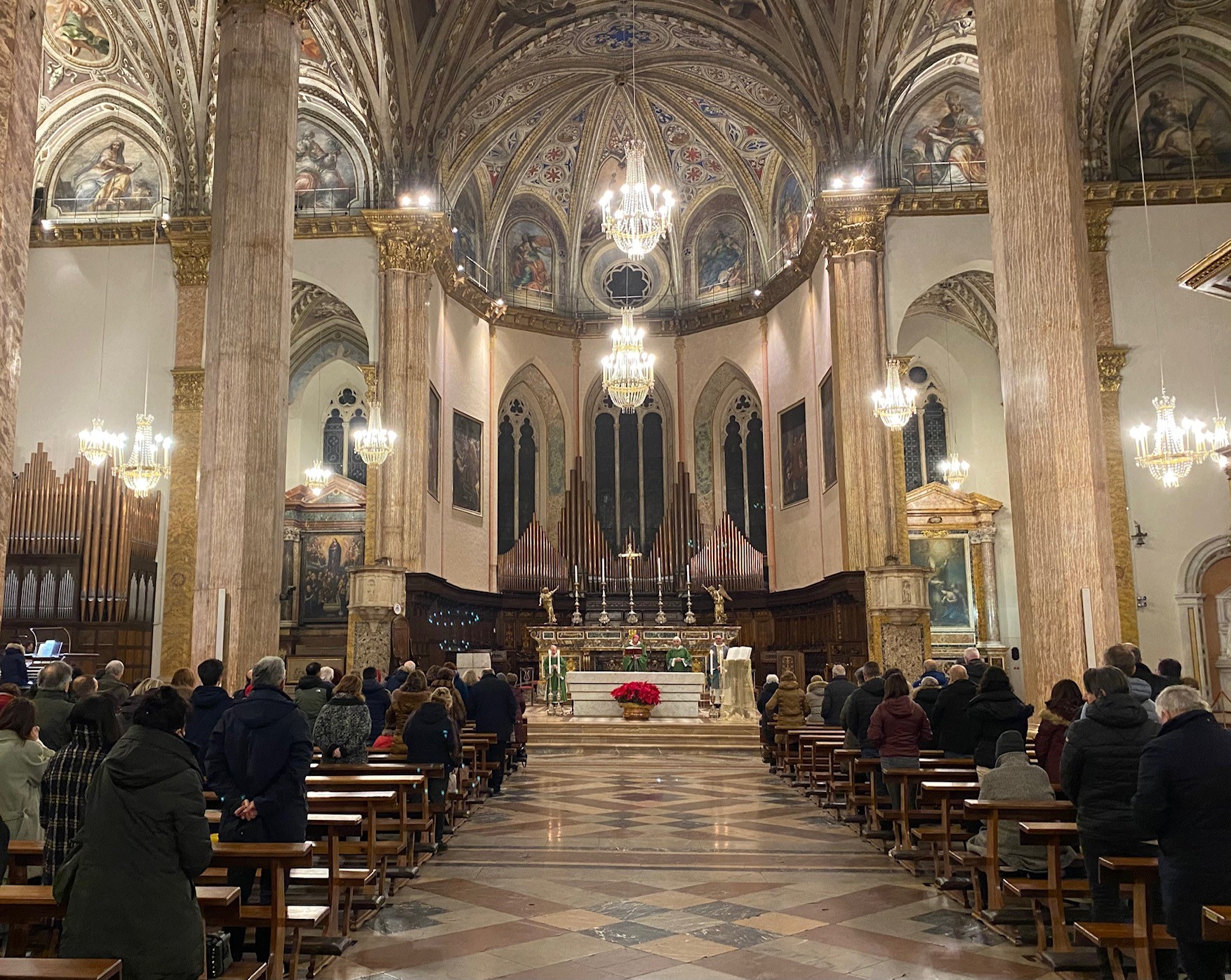 Celebrata in cattedrale la domenica della Parola. L’arcivescovo Ivan Maffeis all’omelia: «È una Parola che, anzitutto, chiama a conversione, a riconoscere che c’è Qualcuno in cui riporre fiducia»
