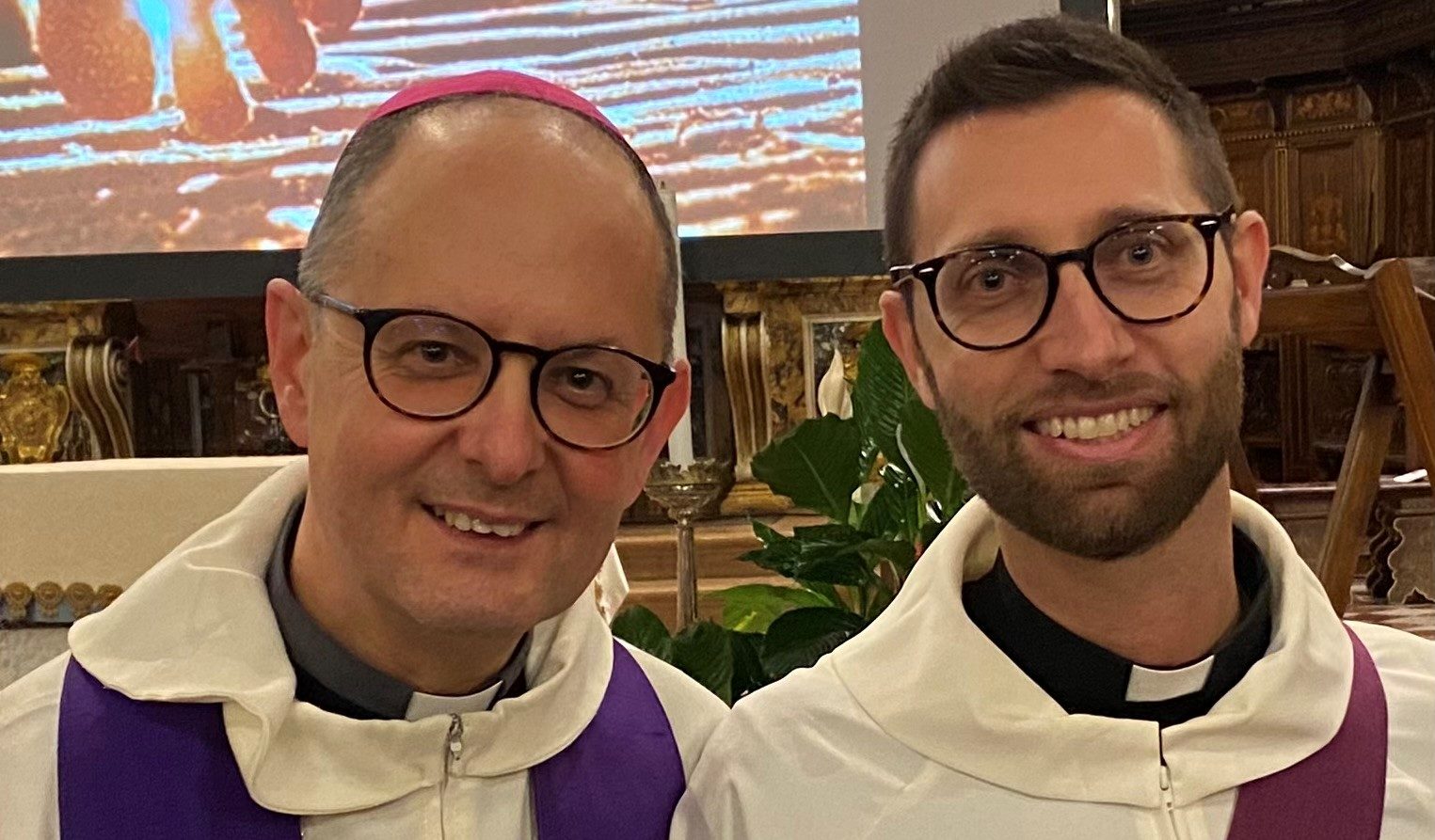 Claudio Faina, docente di inglese, diventa sacerdote diocesano il prossimo 29 gennaio, festa di san Costanzo, vescovo e martire, patrono e fondatore della Chiesa perugina. Il futuro sacerdote: «Credo in una Chiesa dal respiro ampio, diocesano, che non sminuisca la parrocchia, ma che sappia andare oltre il “campanilismo”»