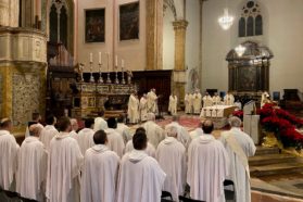 Il vescovo ausiliare Marco Salvi ha salutato la comunità diocesana.  Le parole di gratitudine, amicizia, stima e fraternità dell’arcivescovo Ivan Maffeis.