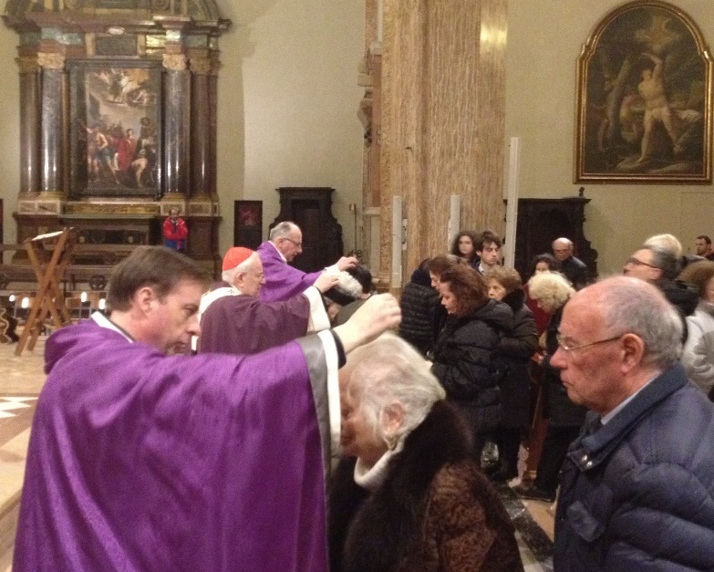 Con il Mercoledì delle Ceneri i cristiani entrano nel “tempo forte” di Quaresima. Particolare attenzione-riflessione alle fragilità della società e alle emergenze umanitarie. Il calendario delle principali celebrazioni quaresimali in cattedrale