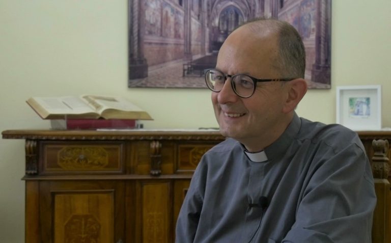 L’arcivescovo Ivan Maffeis sulla trasparenza economico-amministrativa della Chiesa. «Nella misura in cui sappiamo presentare le cose in maniera semplice e pulita guadagneremo in credibilità, in fiducia e quindi in condivisione»