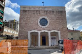 Riapre al culto la chiesa parrocchiale dei Ss. Biagio e Savino. Il parroco don Luca Delunghi: «È tempo di ritornare a casa dopo un anno di diaspora. Tanti esclamano: “Non vedo l’ora!”»